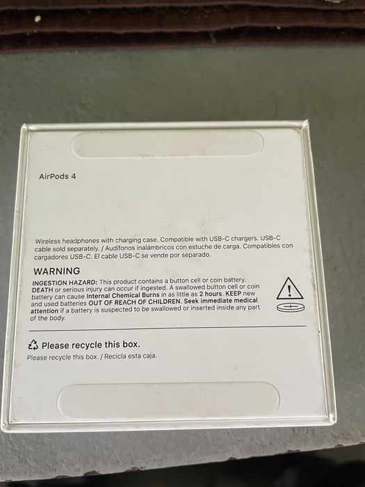 Зарядний кейс наушників Apple AirPods 4