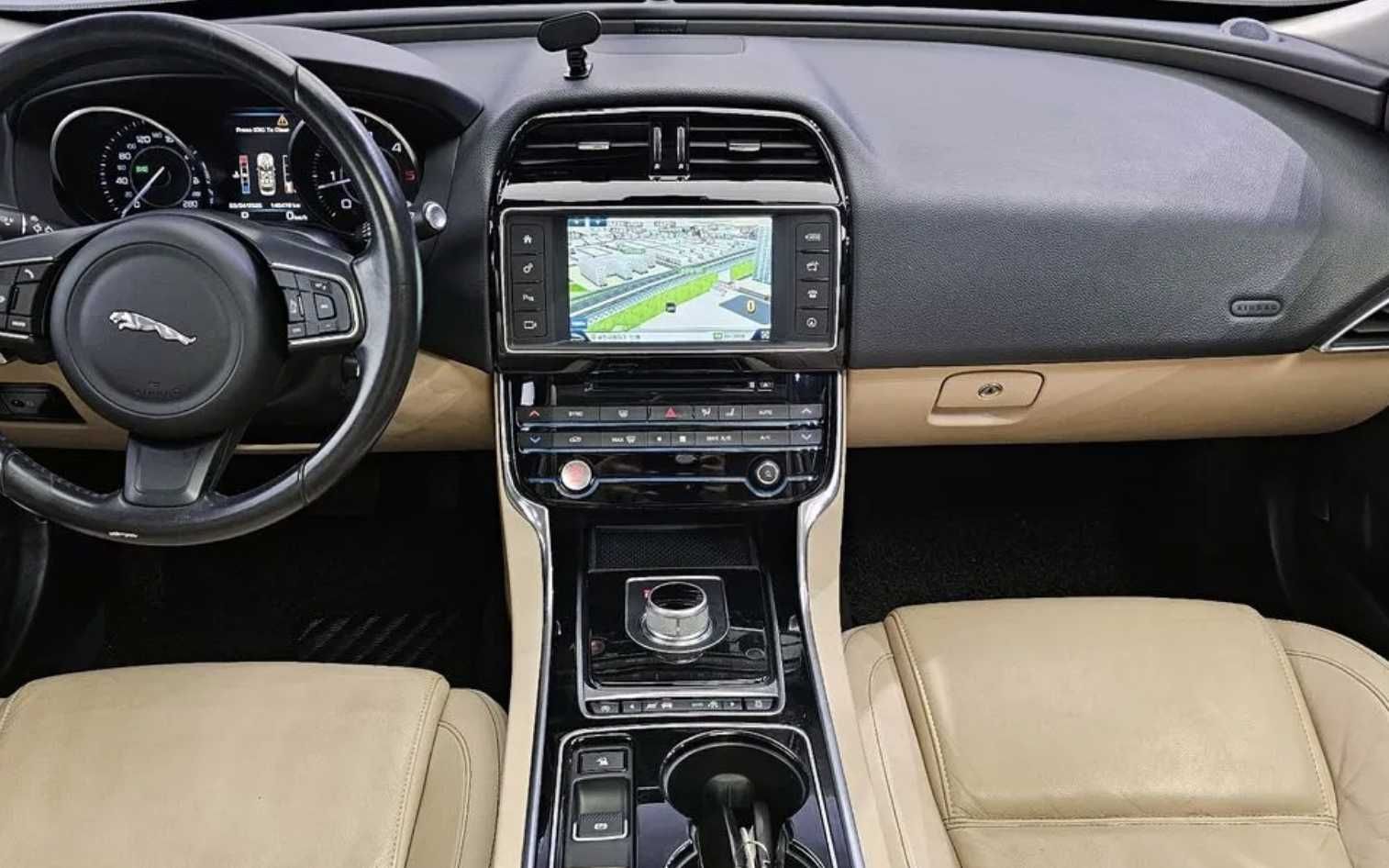 Jaguar XE 2.0d  Ягуар ХЕ 2,0д