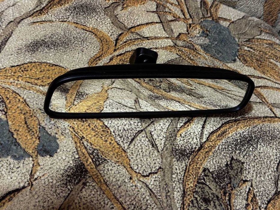 Дзеркало заднього виду (салонне)