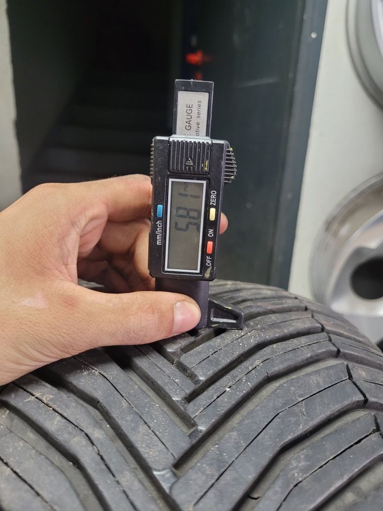 Opony Całoroczne MICHELIN 235/60R17 106V