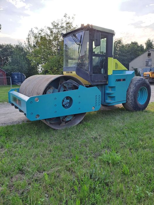 Ammann AC 110  Walec AMMANN AC 110 do robót ziemnych