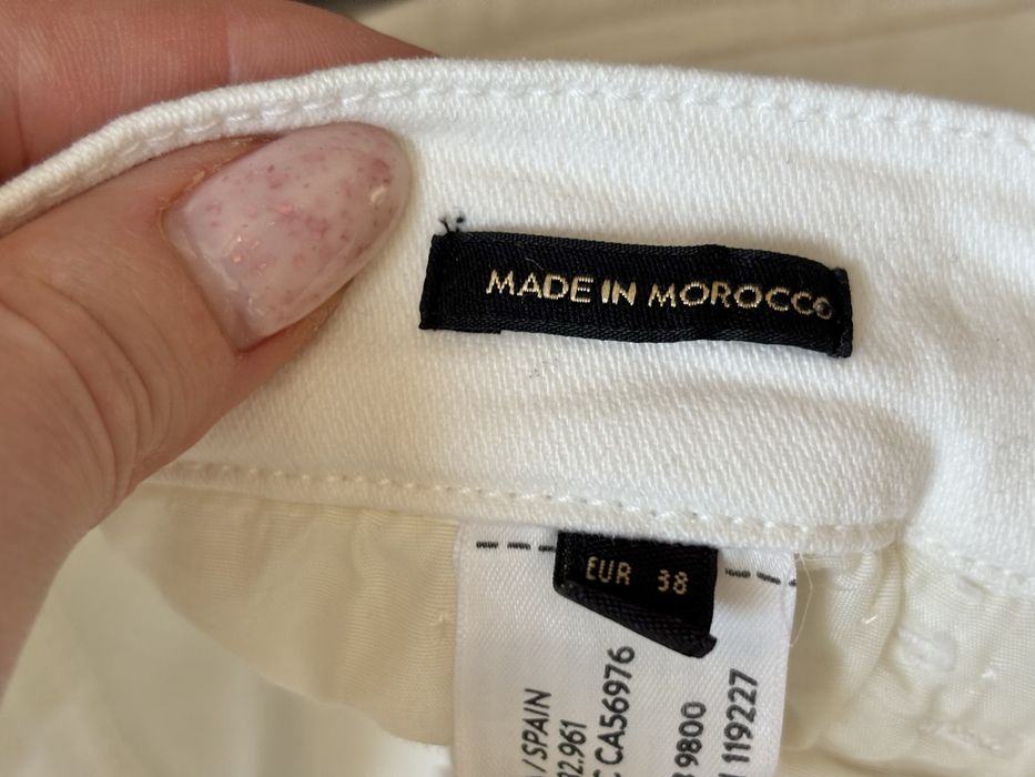 Białe spodnie rurki jeansy z wysokim stanem Massimo Dutti