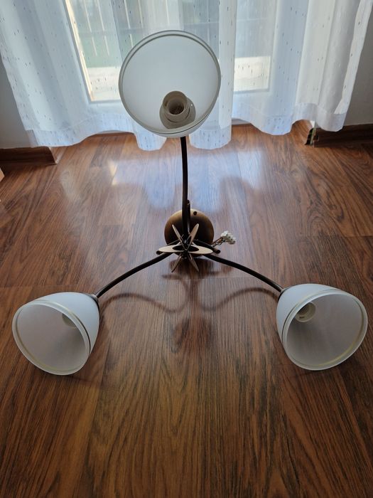 Lampa wisząca na trzy klosze