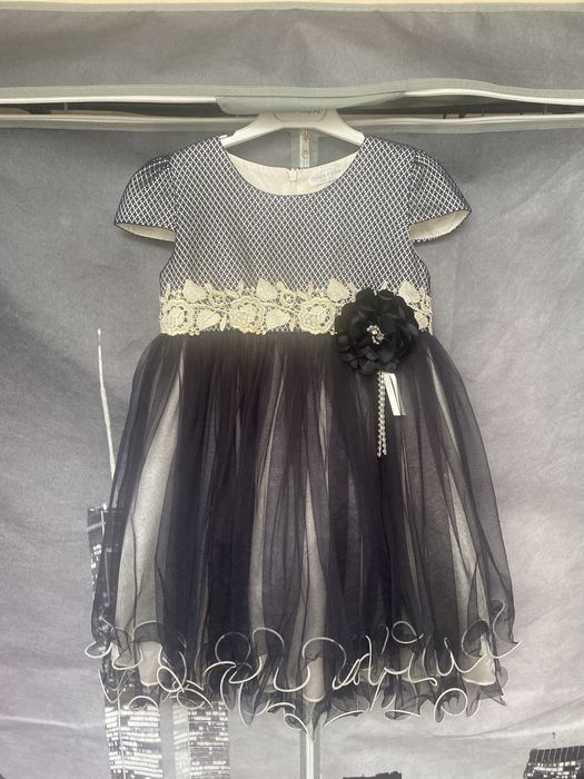 Нарядна сукня для малечі