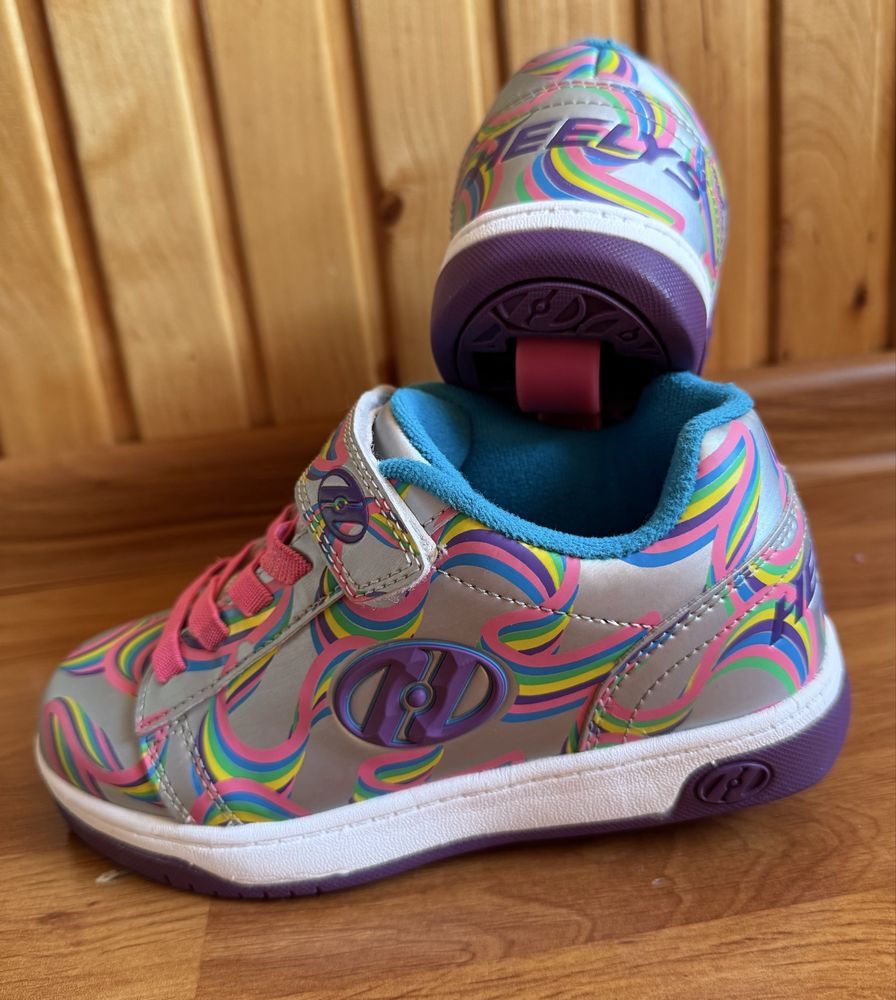 Роликові кросівки Heelys, кросівки на роликах світяться, бутси Umbro