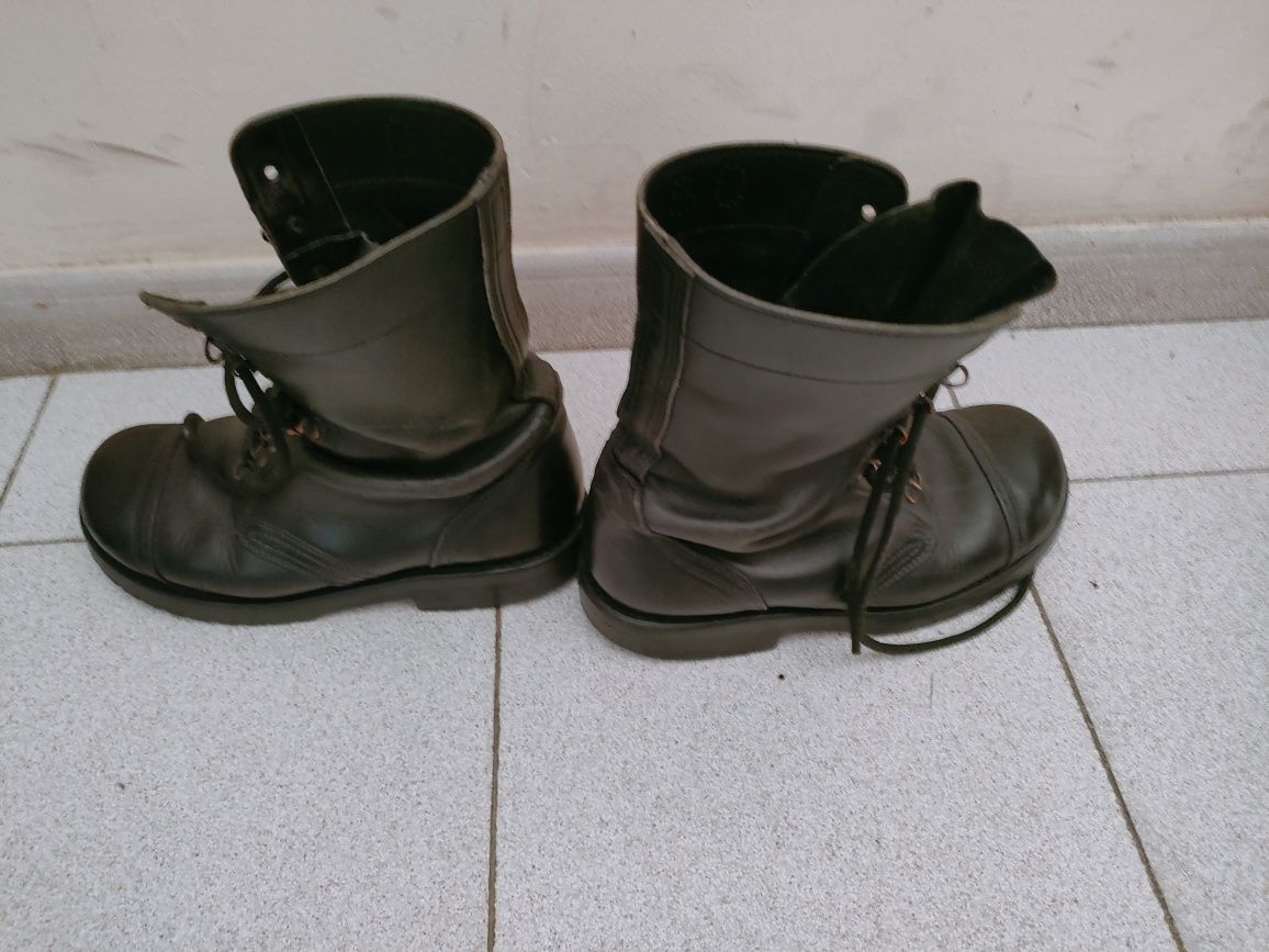 Botas militares AT tamanho 42