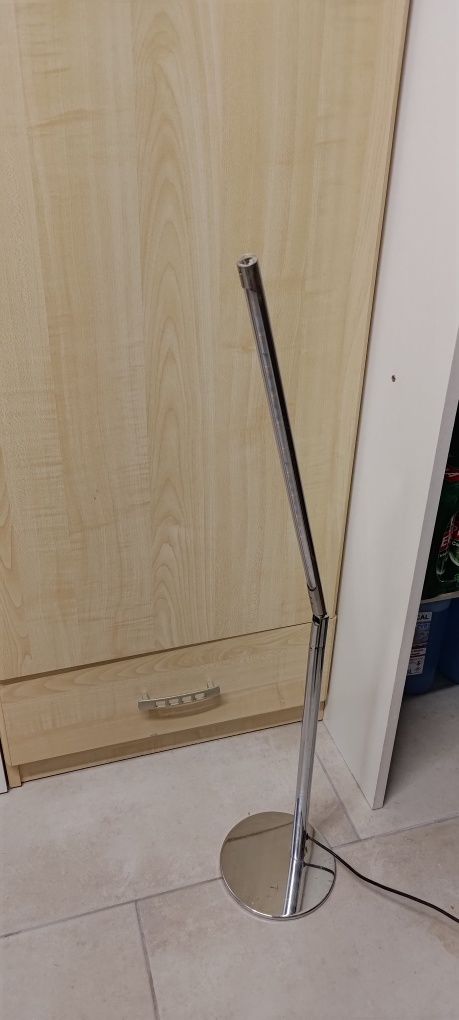 Lampa LED lampka stojąca z zasilaczem na przegubie