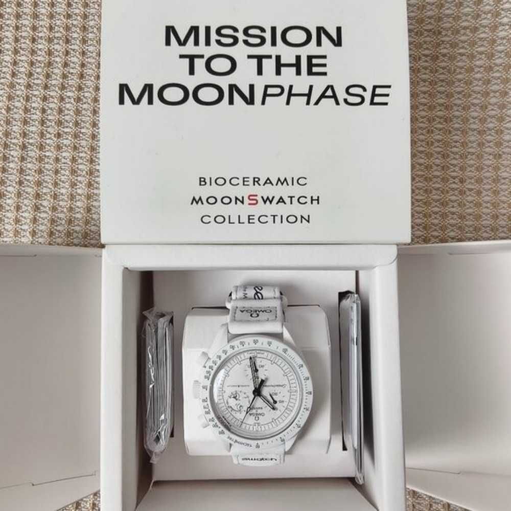 Omega x Swatch SO33W700 Snoopy - Limitowany Zegarek Moonphase