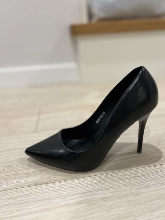 Жіночі туфлі лодочки на підборах