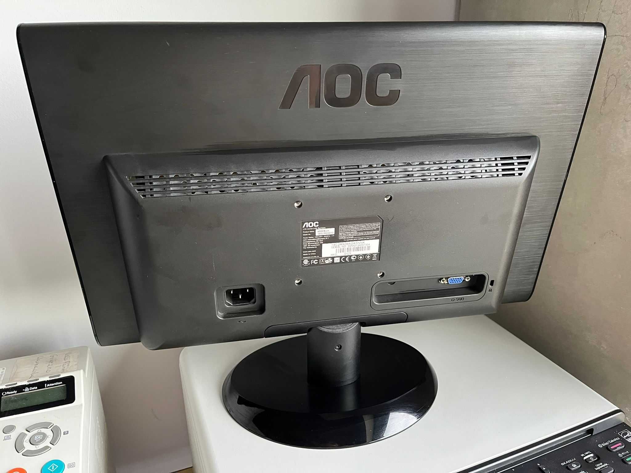 Monitor LED AOC e950Swn w zestawie kabel zasilający i VGA