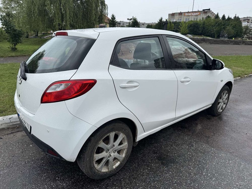 Mazda 2 після дтп