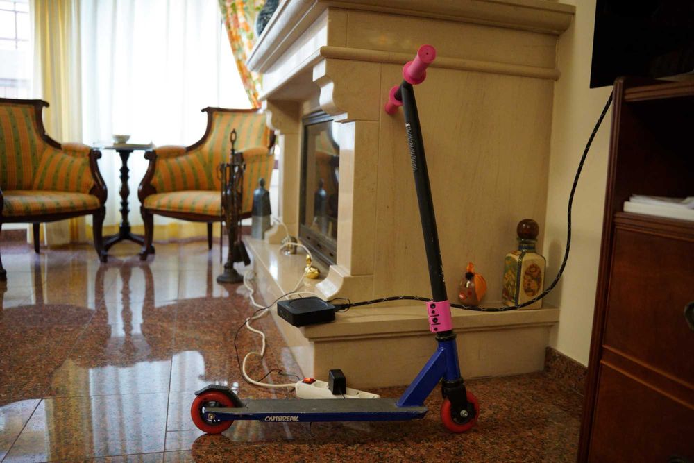 Trotinete freestyle outbreak + pegs nas duas rodas