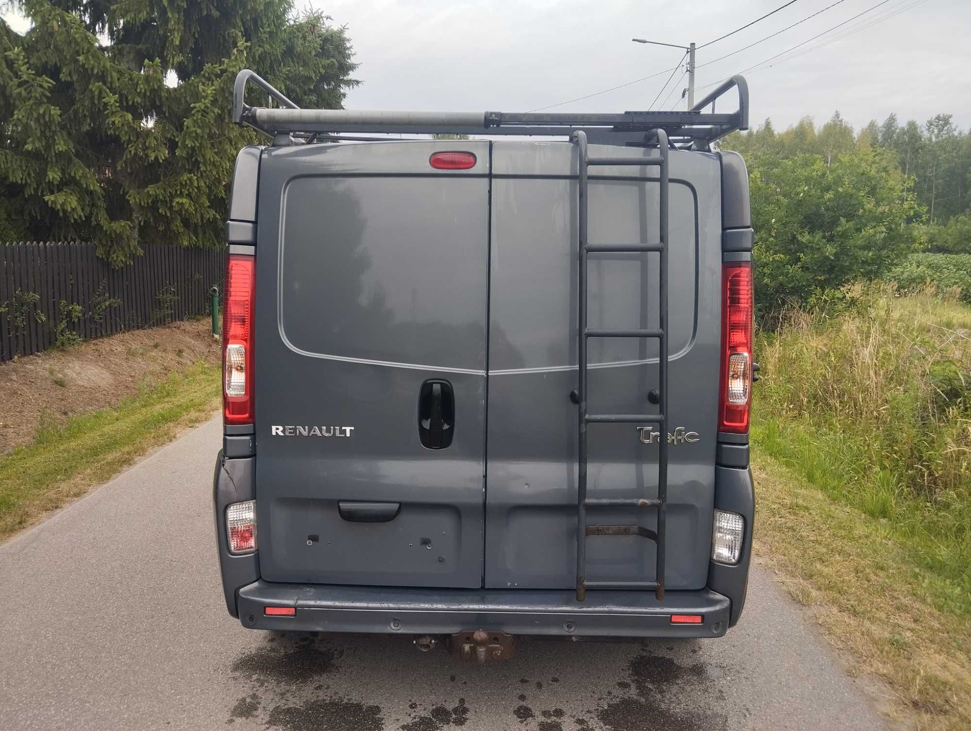 Renault Trafic 2.5dci 150ps klima navi oryginalny przebieg