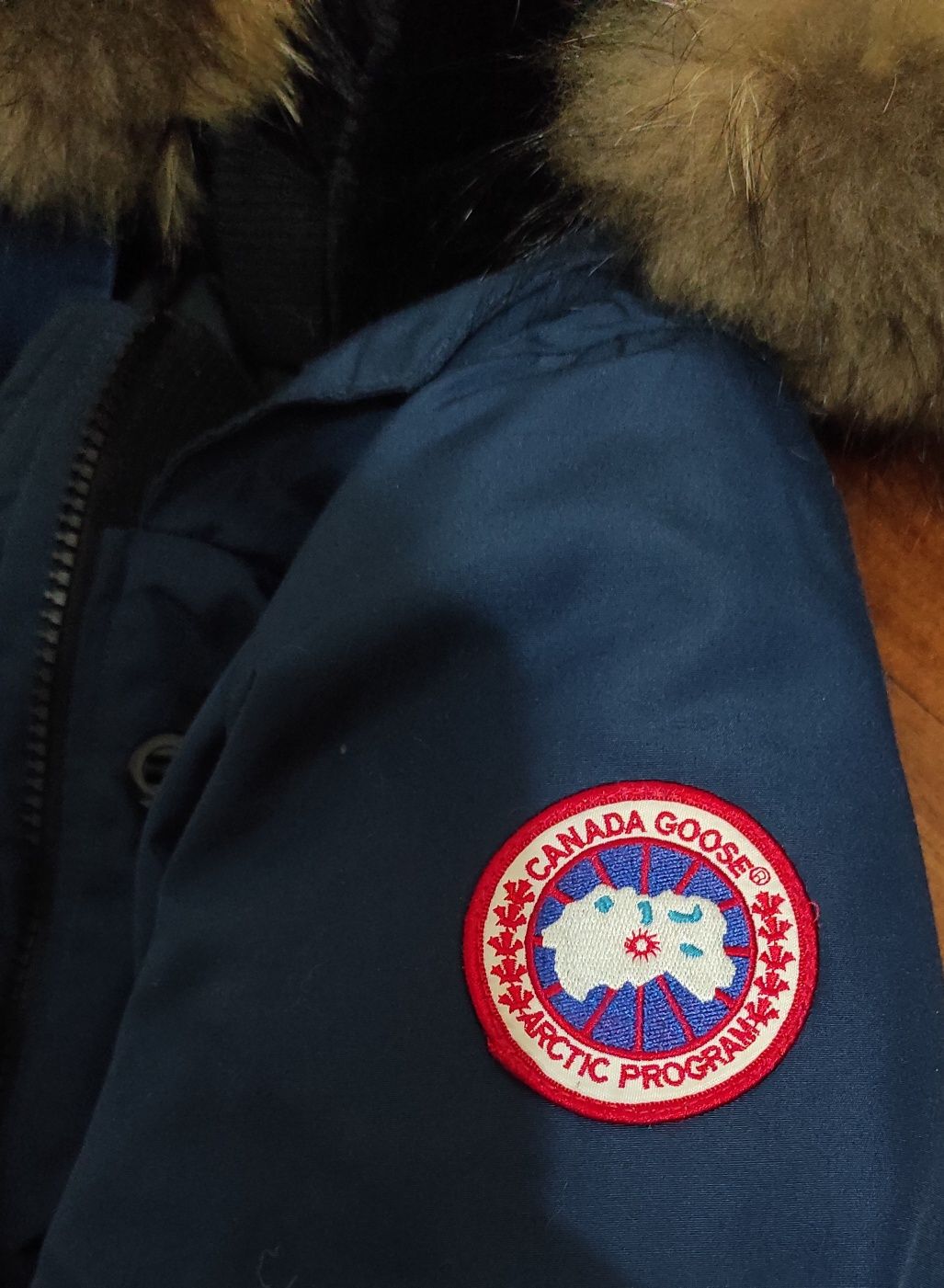 Canada Goose - дуже тепла куртка, яка не продувається і не промокає