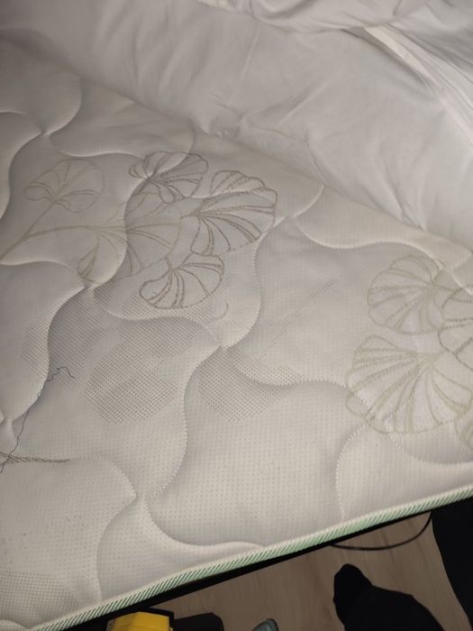 Продам ортопедичний матрац з ефектом пам'яті без пружин.