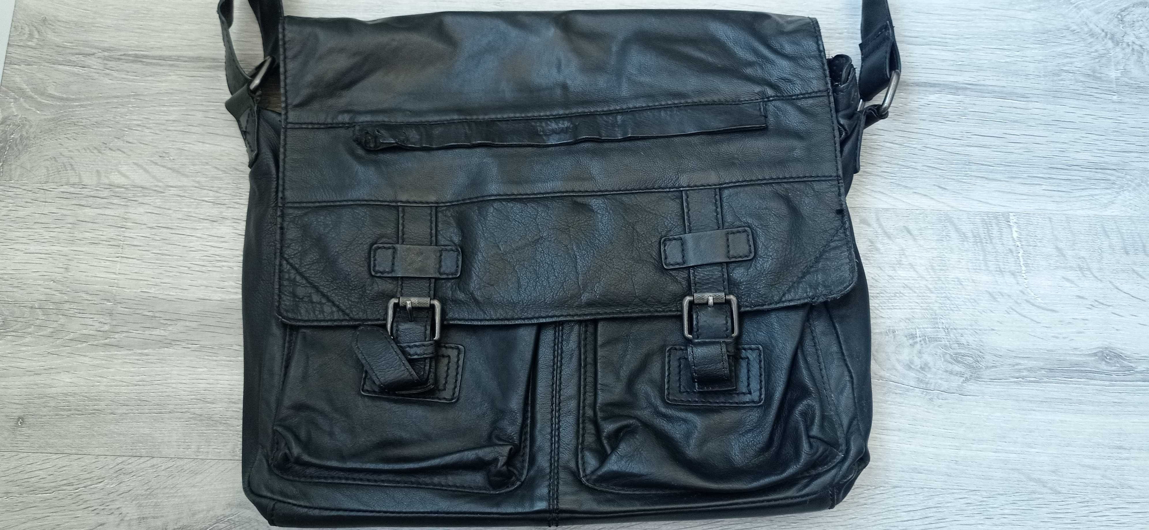 Mala em pele verdadeira da marca Levis.