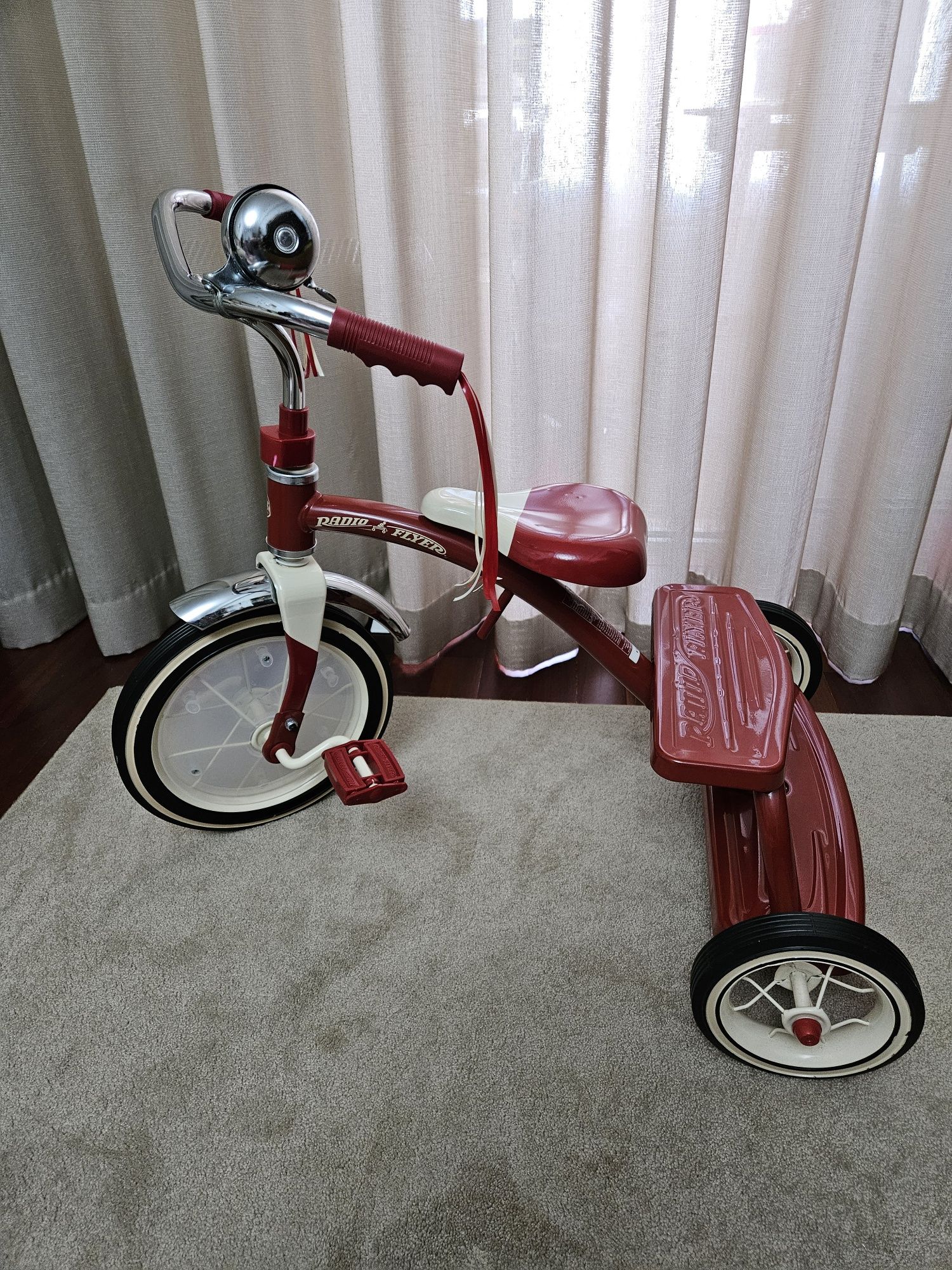 Triciclo Clássico Radio Flyer Vermelho