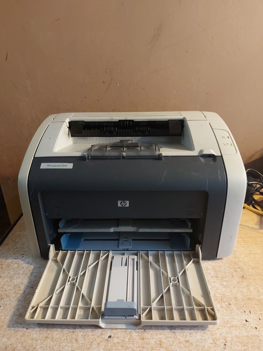 Drukarką Hp Laserjet 1018