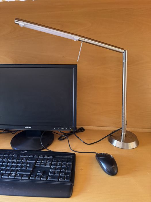 Candeeiro de secretaria cinzento