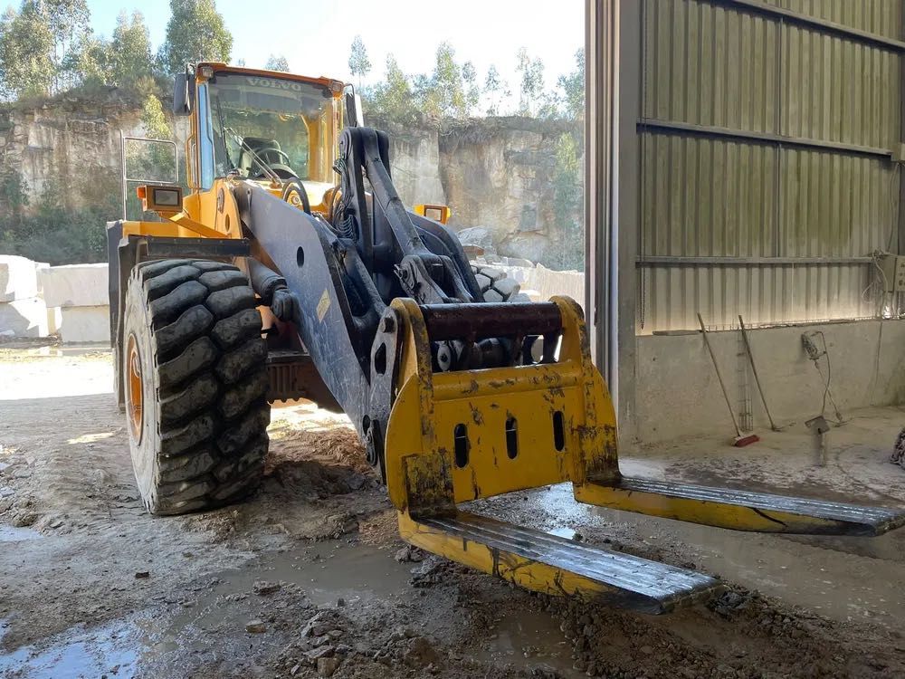 Garfos / Patolas Pá Carregadora Volvo L 150 - 220