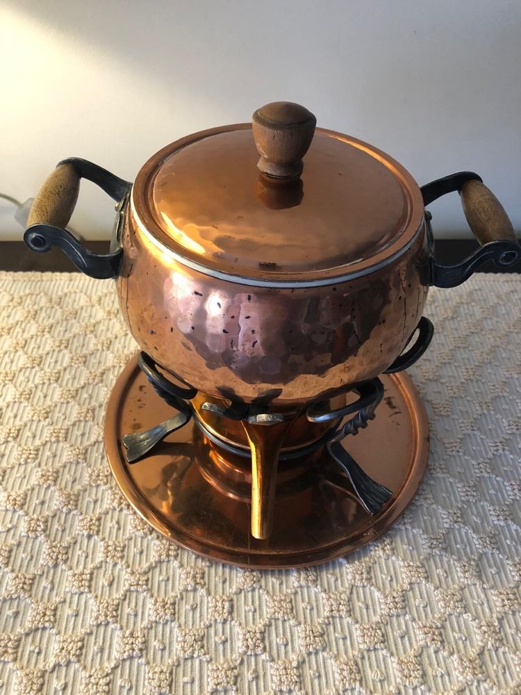 Fondue em cobre e ferro