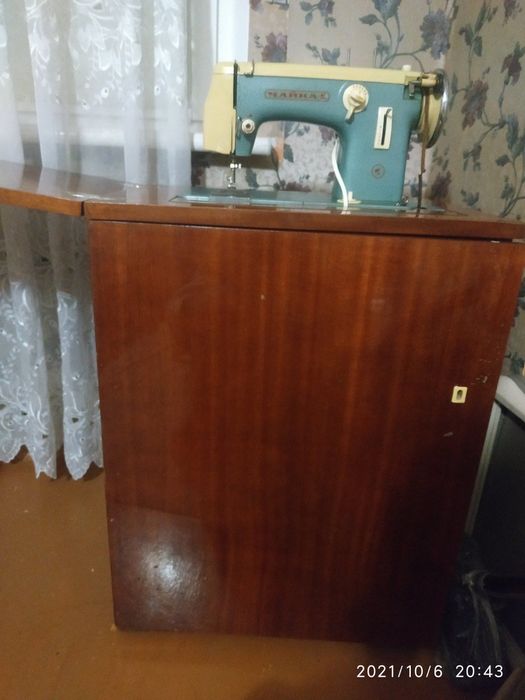 Швейная машинка Чайка
