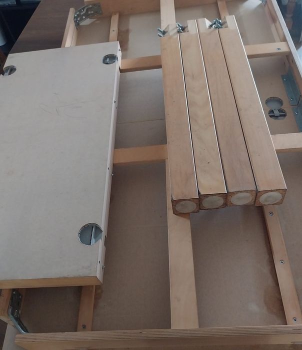 Conjunto de mesa e cadeiras