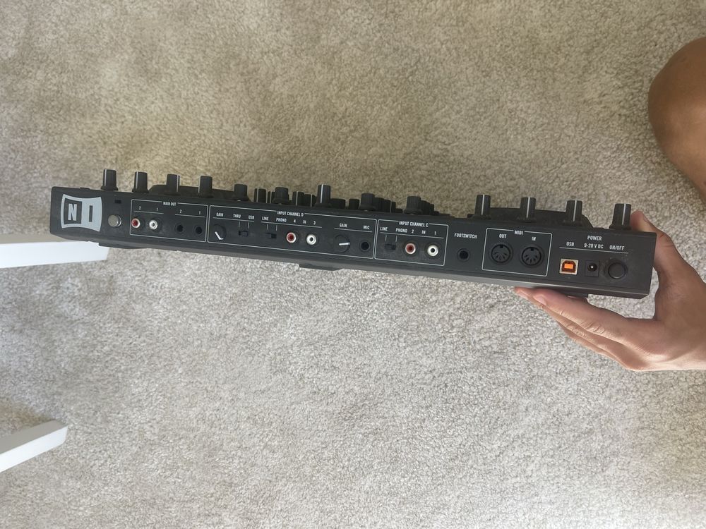 Native Instruments TRAKTOR 2 DJ set *NOVO* c/ Caixa de Transporte