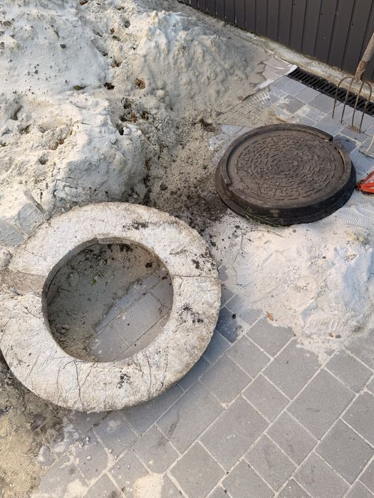 Люк каналізаційний + бетонне перехідне кільце