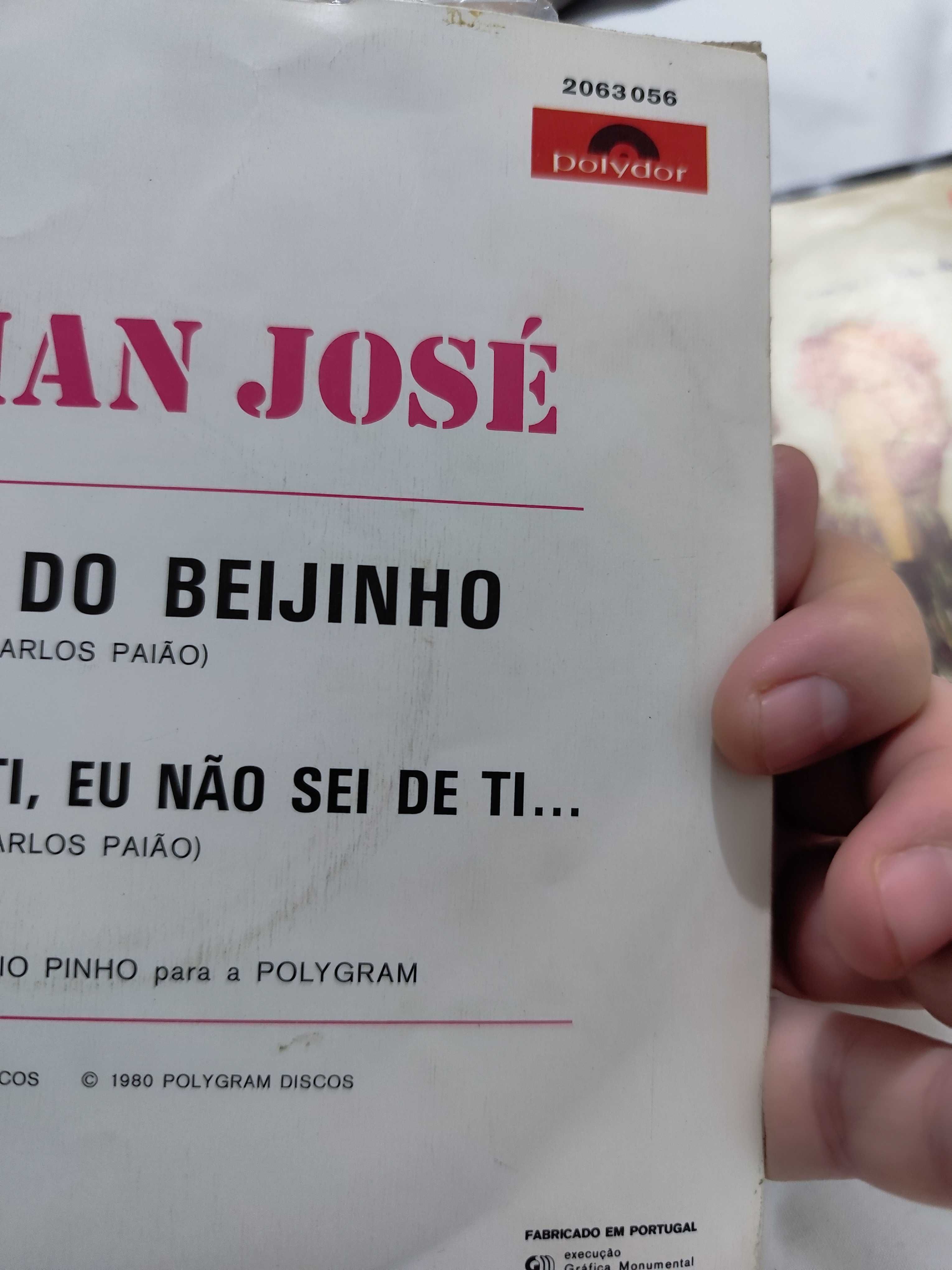 Dois singles de música portuguesa doce e Herman José