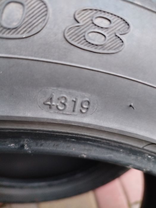 Продам зимову резину 215/55/17 Б/В