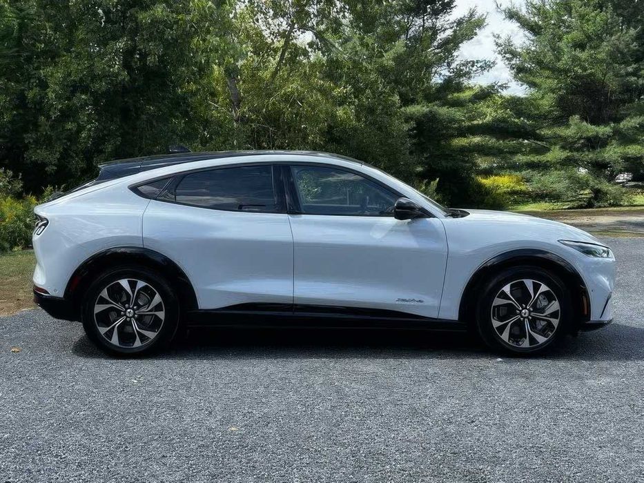 Ford Mustang Mach-E Premium      2021