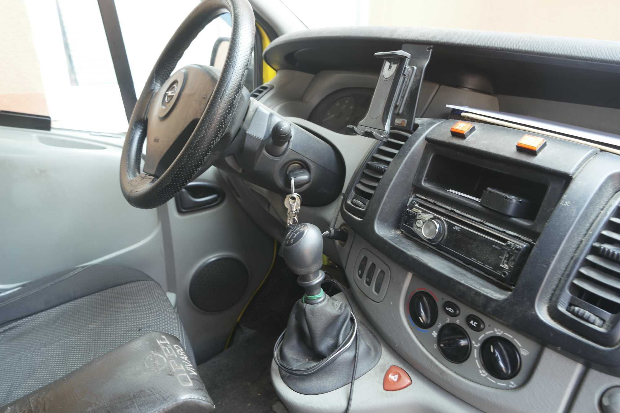 Мінівен Opel Vivaro 2.0 пасажирський 8+1  2007р.
