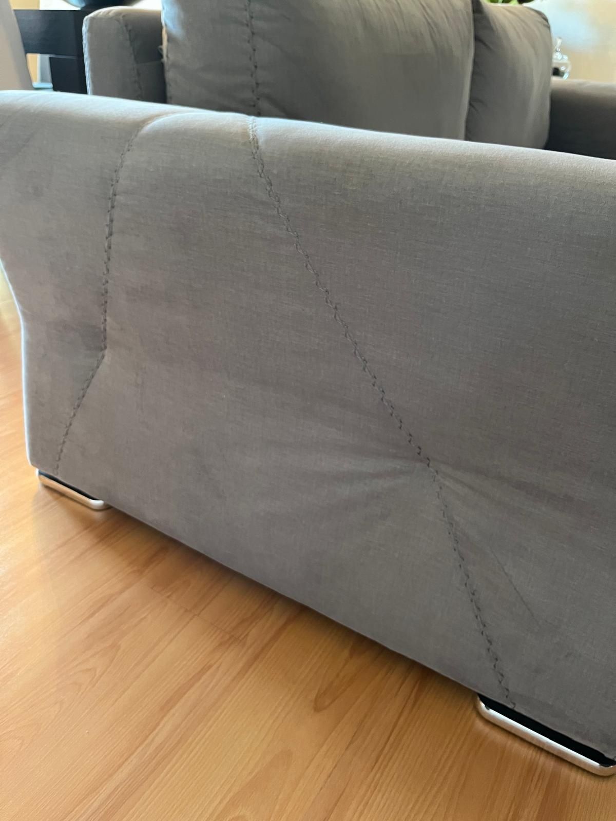Conjunto de 2 sofás cor cinza em tecido de alta qualidade