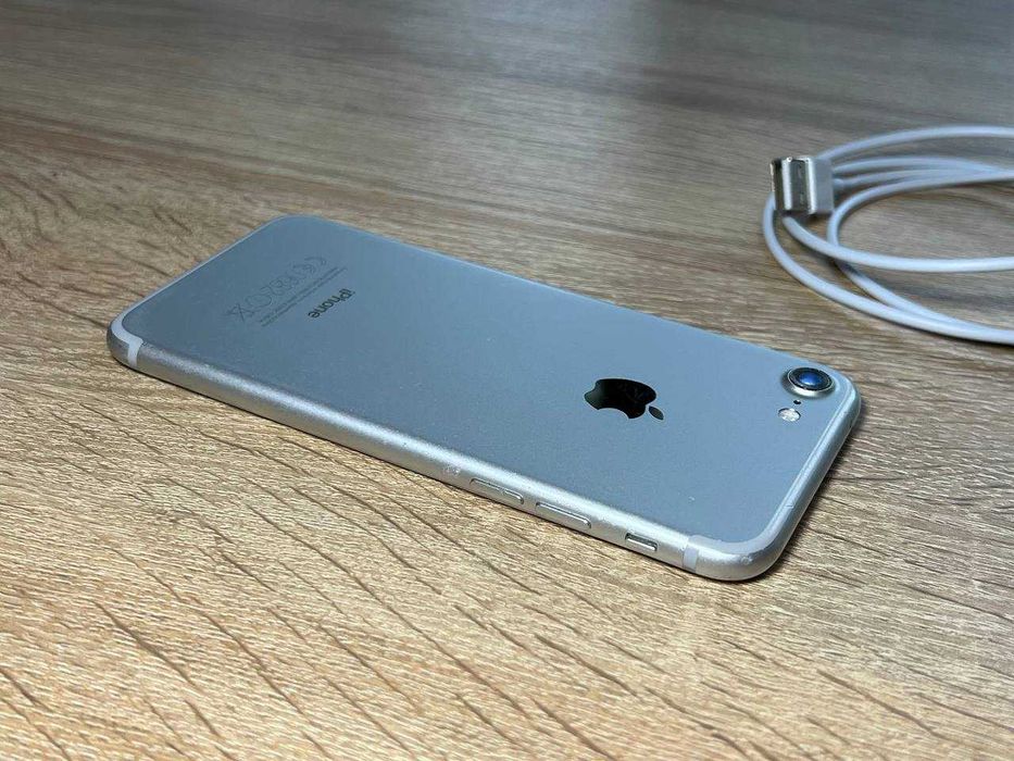 Apple IPhone 7 32ГБ White