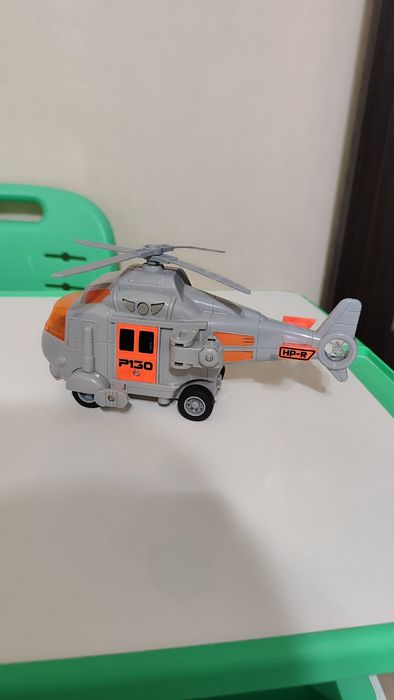 Вертолет геликоптер игрушка