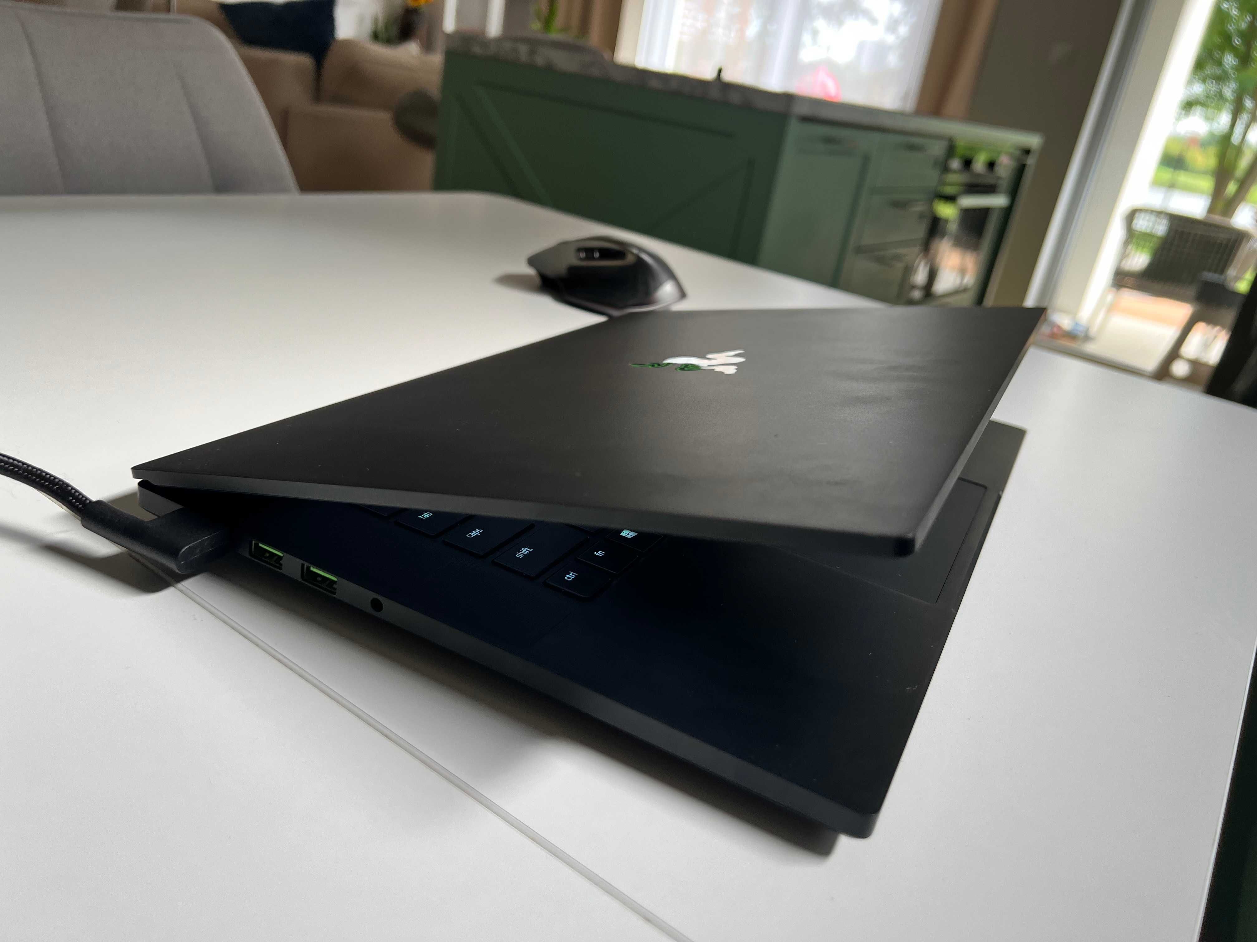Razer Blade 15 Advanced - RTX 2070 MaxQ, i7-9750H + podkładka chłodz.
