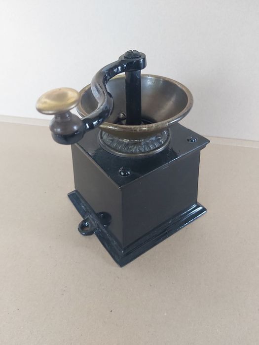 Stary młynek do kawy.