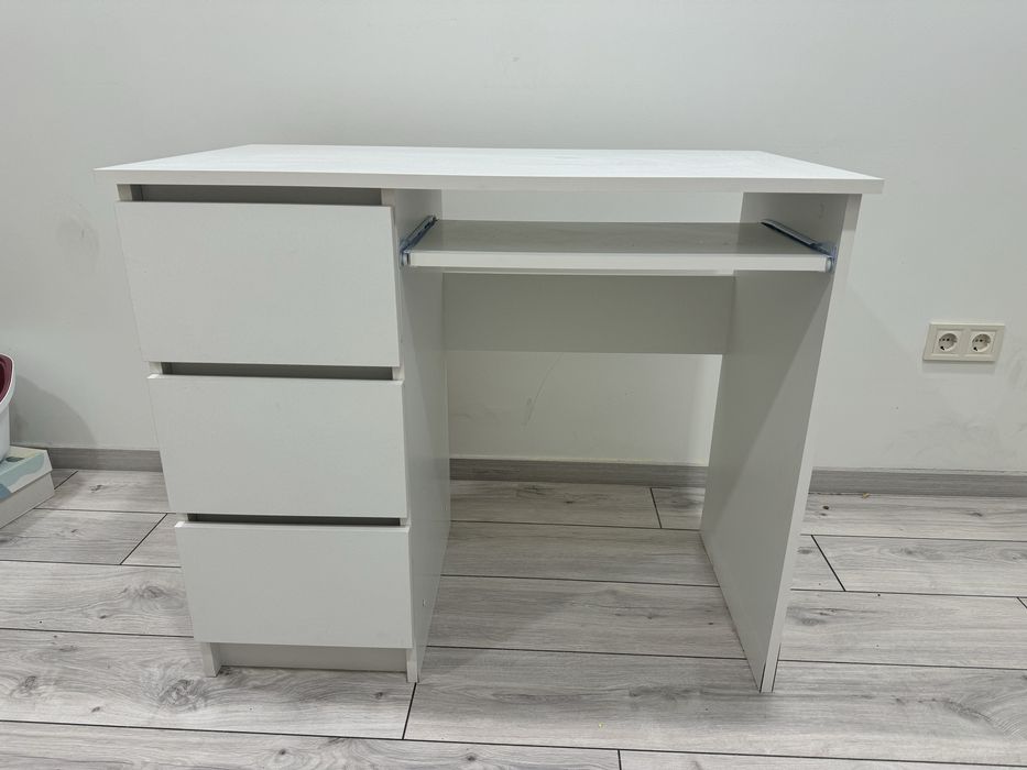 Комп’ютерний стіл