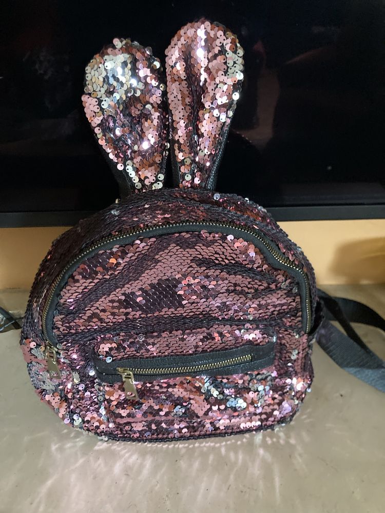 Mochila pequena como nova brilhante em bom estado