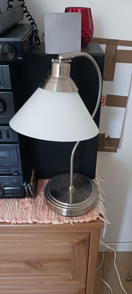 Candeiro de mesa em muito bom estado sem riscosc em muito bom estado