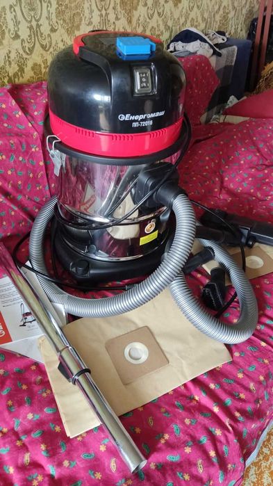 Пылесос Энергомаш ПП72016.  1600Вт   В состоянии нового.