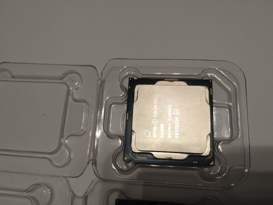 Процесор intel celeron g4900 1151v2