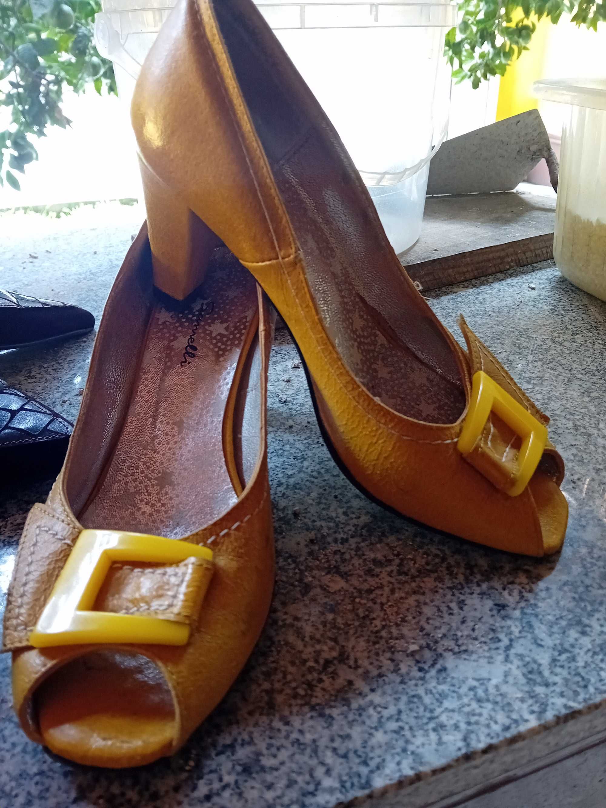 Sapatos tam. 38 em bom estado