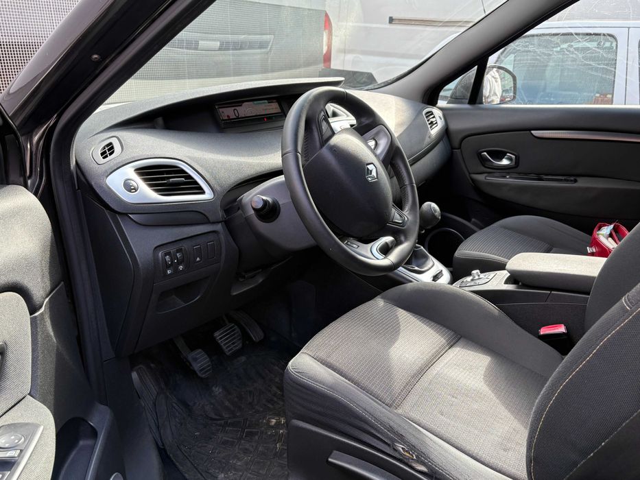 Renault Grand Scenic Preto