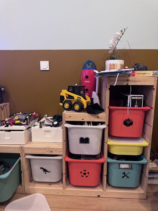 Trofast 2 regały z pojemnikami