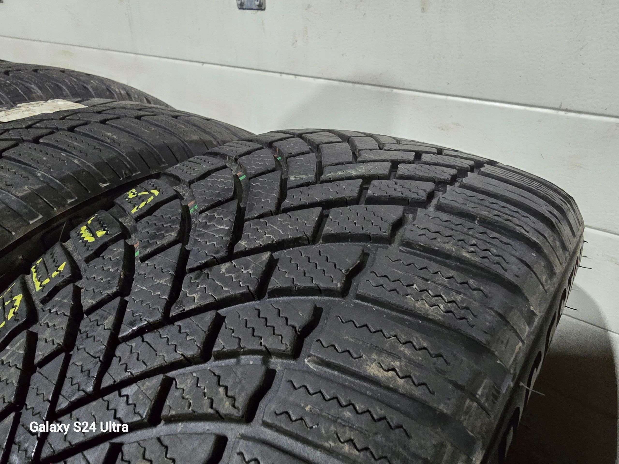 Bridgestone Blizzak LM005 235/55R17 103V 7mm 4X 22R