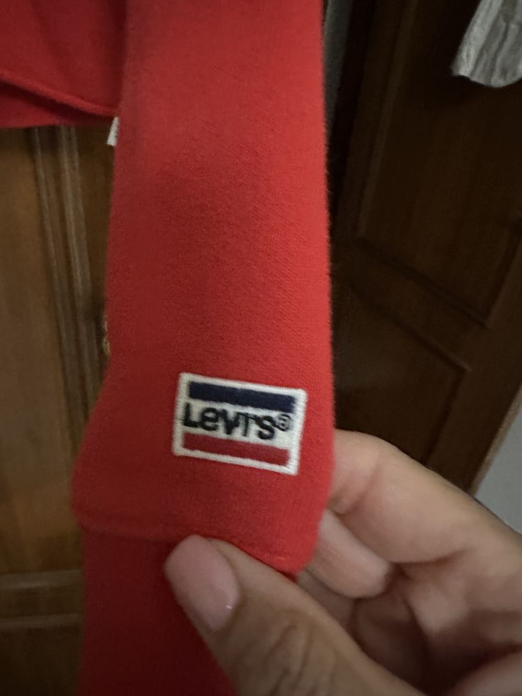 Camisola Levis com capuz de marca Levis , ótimo estado