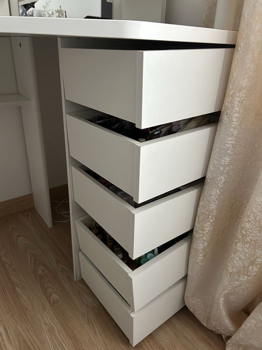 Mesa de maquiagem de canto