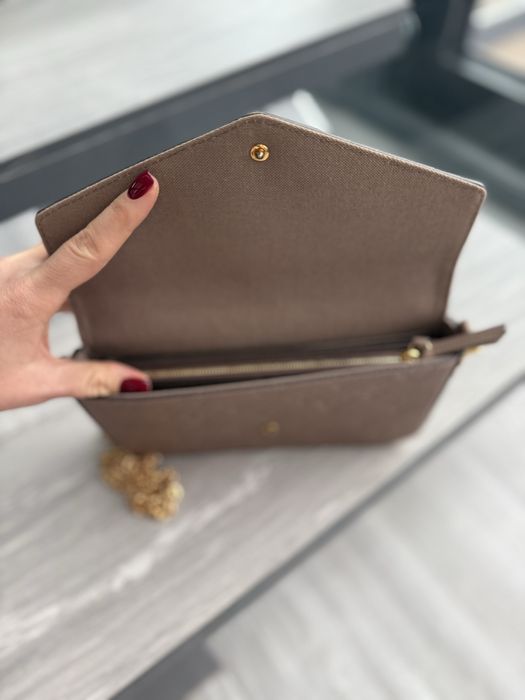 Сумка клатч  Louis Vuitton